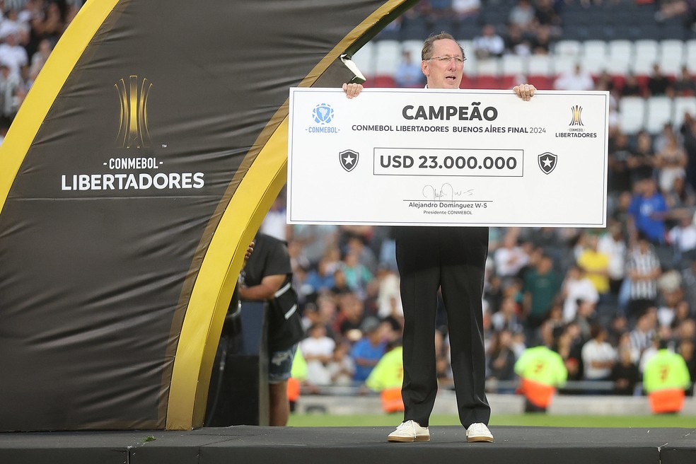 Cheque de campeão da Libertadores — Foto: Vitor Silva