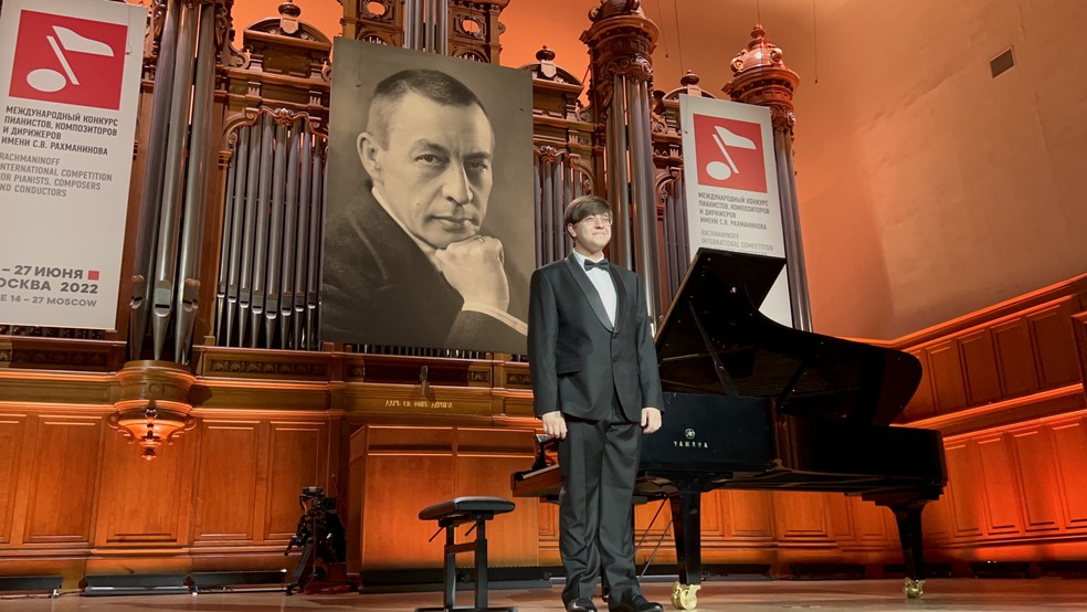 Estefan Iatcekiw: laureado em concursos internacionais, jovem brasileiro se consagrou como o mais jovem pianista aprovado no Conservatório de Moscou — Foto: Arquivo pessoal