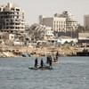 Pescadores palestinos navegam perto da costa da Cidade de Gaza - Dawoud Abo Alkas / Anadolu via AFP