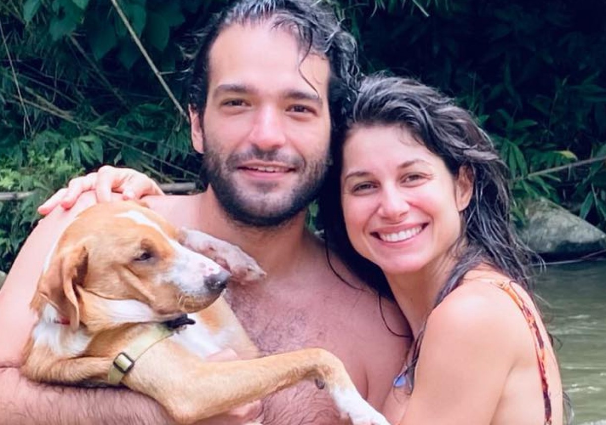 Embora não tenham se tornado um casal romântico, Chandele Braz e Humberto Carao iniciaram um romance nos bastidores. "Cheio de magia". Eles começaram a namorar após o fim da história, em 2012, e permaneceram juntos por dez anos. -Foto: Clone/Instagram