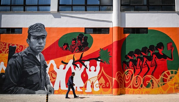 Os personagens esquecidos da queda da ditadura em Portugal há 50 anos