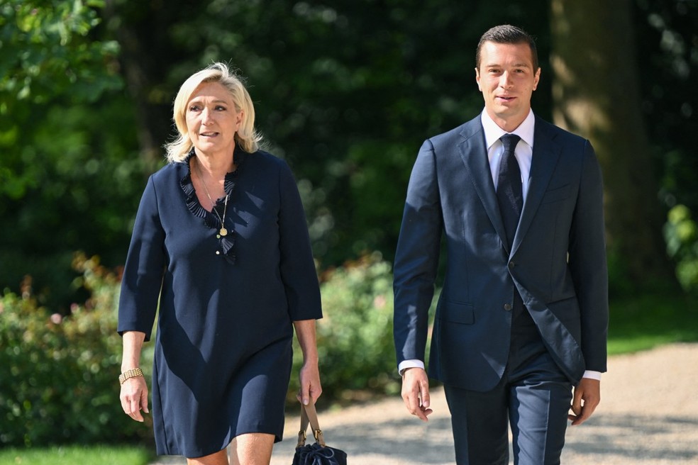 Le Pen e Bardella, fotografados juntos em 2024 — Foto: Bertrand GUAY / AFP