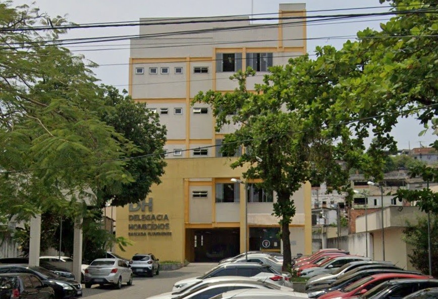 Filha chama a polícia após ver pai matar a mãe dentro de cas