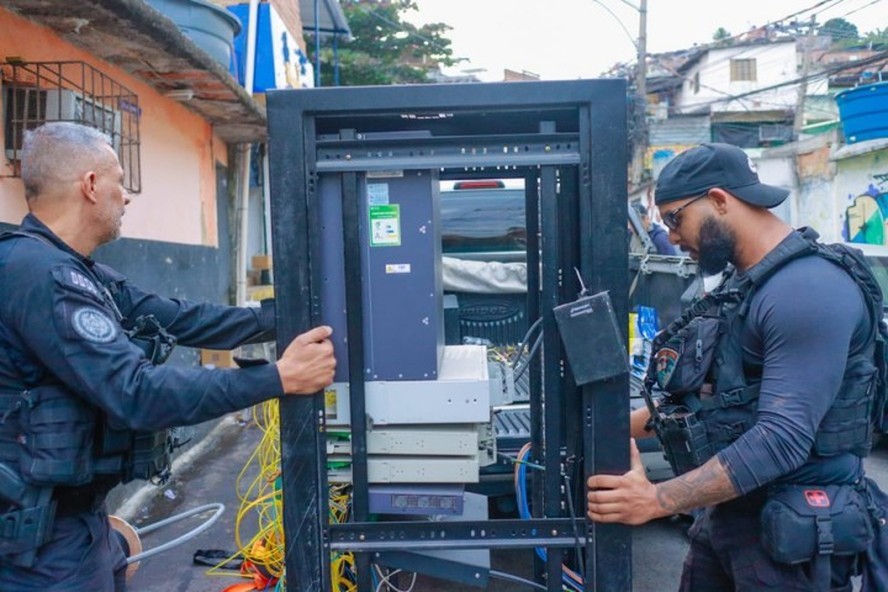 Opera&ccedil;&atilde;o da Pol&iacute;cia Civil do Rio para fechar provedores de internet ilegais