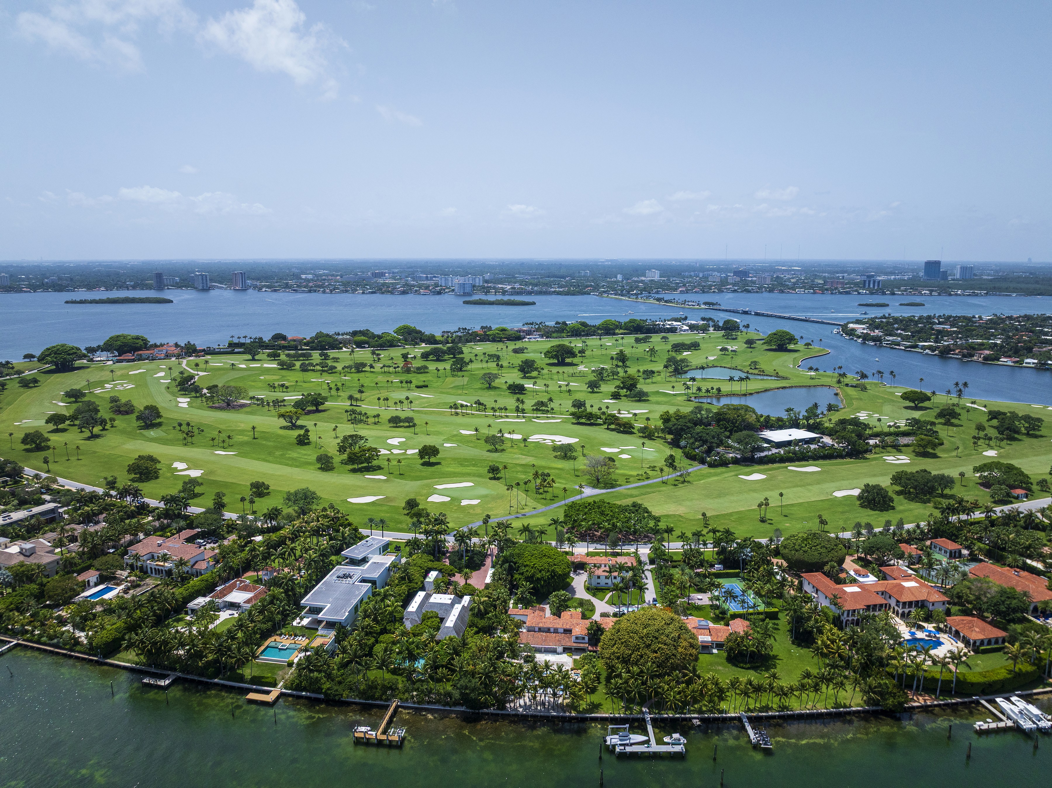 Conhe&ccedil;a a ilha dos bilion&aacute;rios, local que ser&aacute; o novo lar de Mark Zuckerberg
