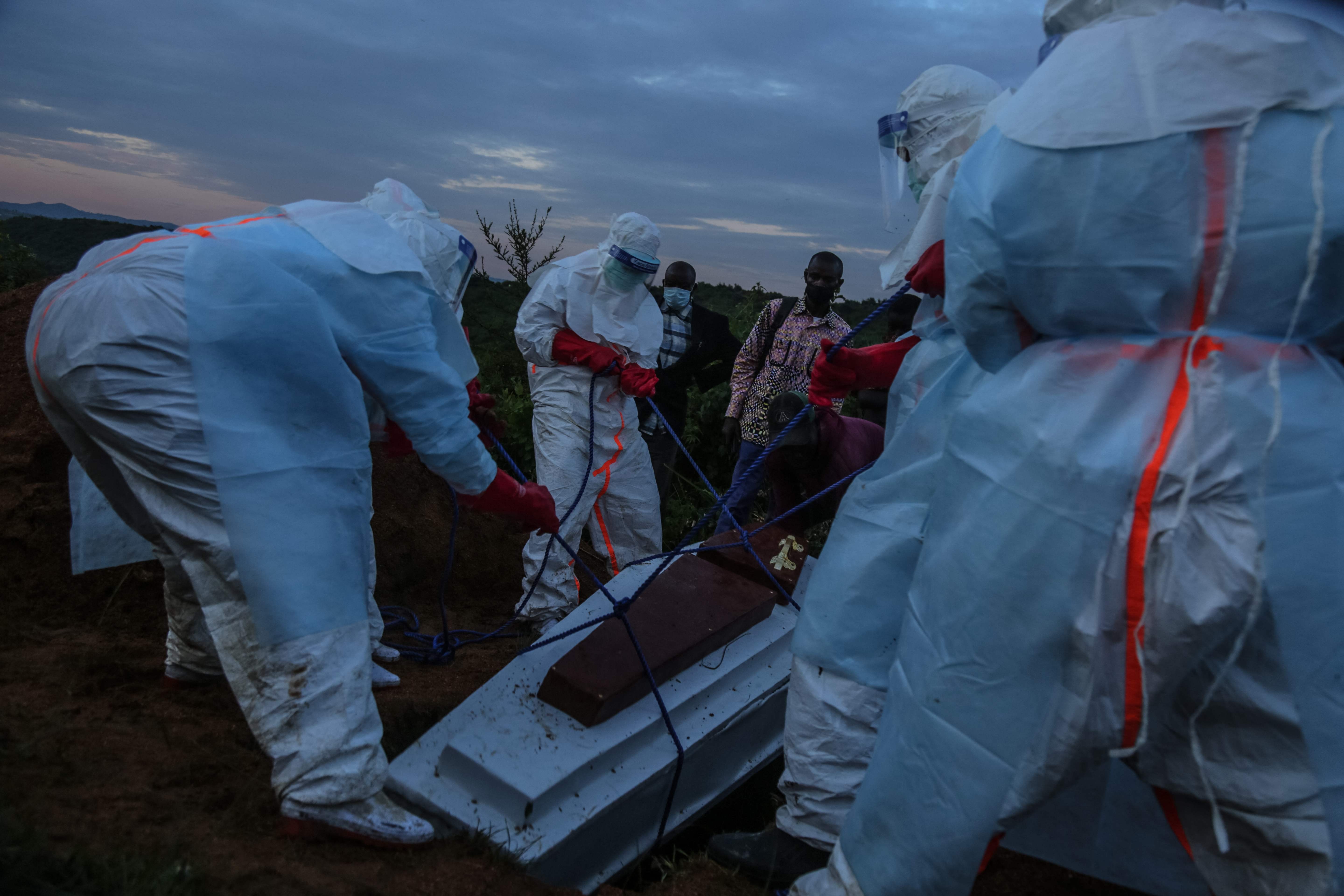 Por que esse surto de Ebola é diferente dos anteriores e preocupa as autoridades de saúde?