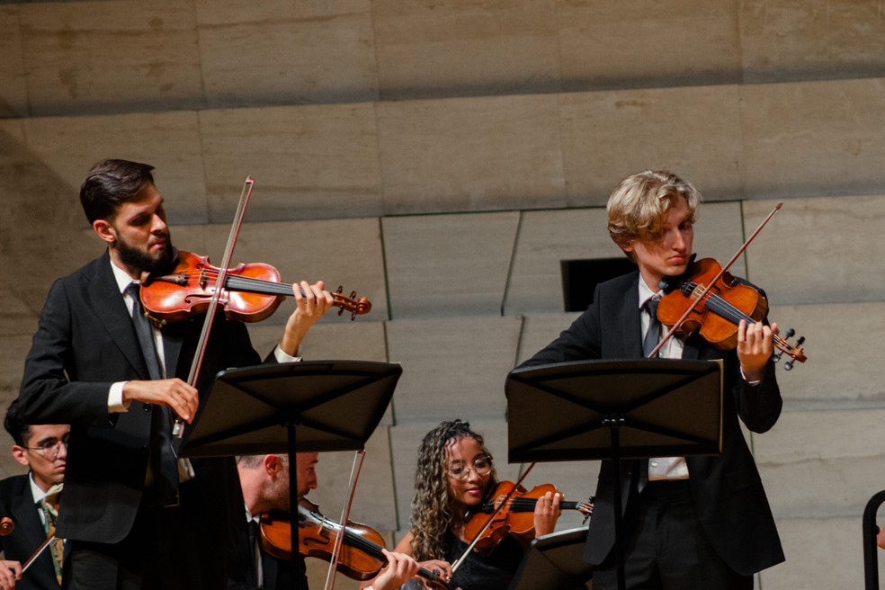 O ucraniano Oleksandr Puzankov e o russo Nikita Shkuratov — Foto: Augusto Cataldi/Orquestra Criança Cidadã/Divulgação