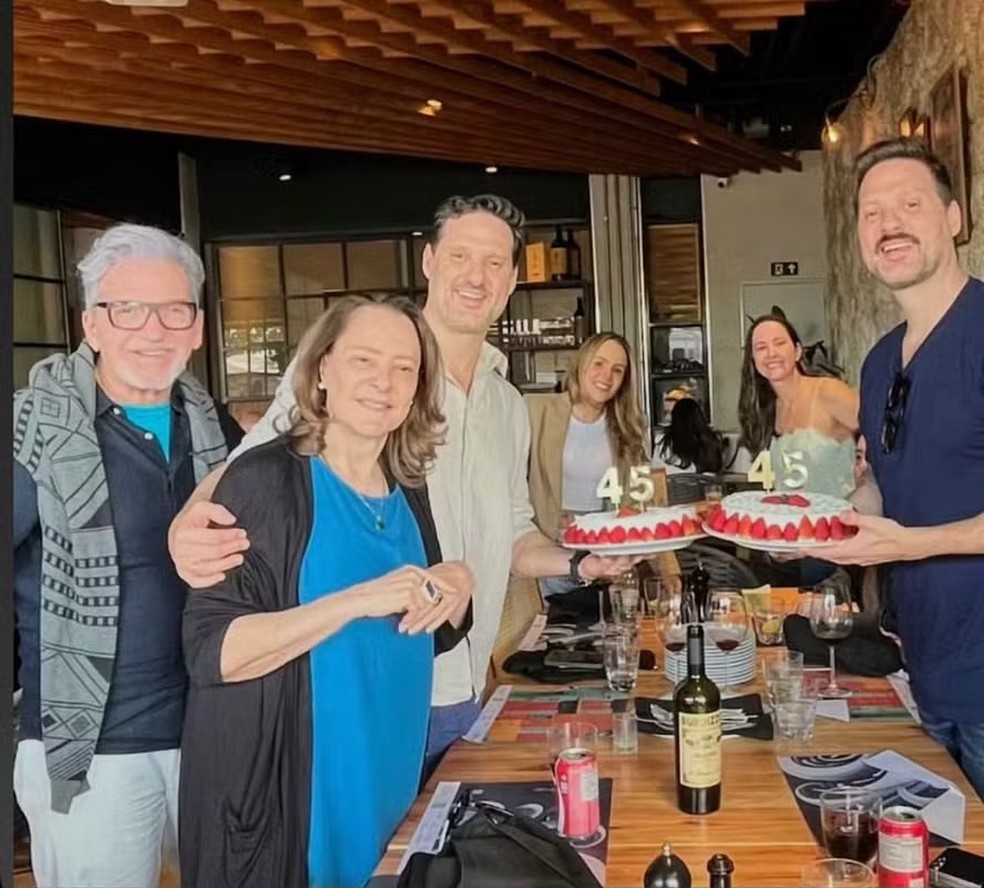 Marcello Picchi, Elizabeth Savalla e filhos gêmeos — Foto: Reprodução/Instagram