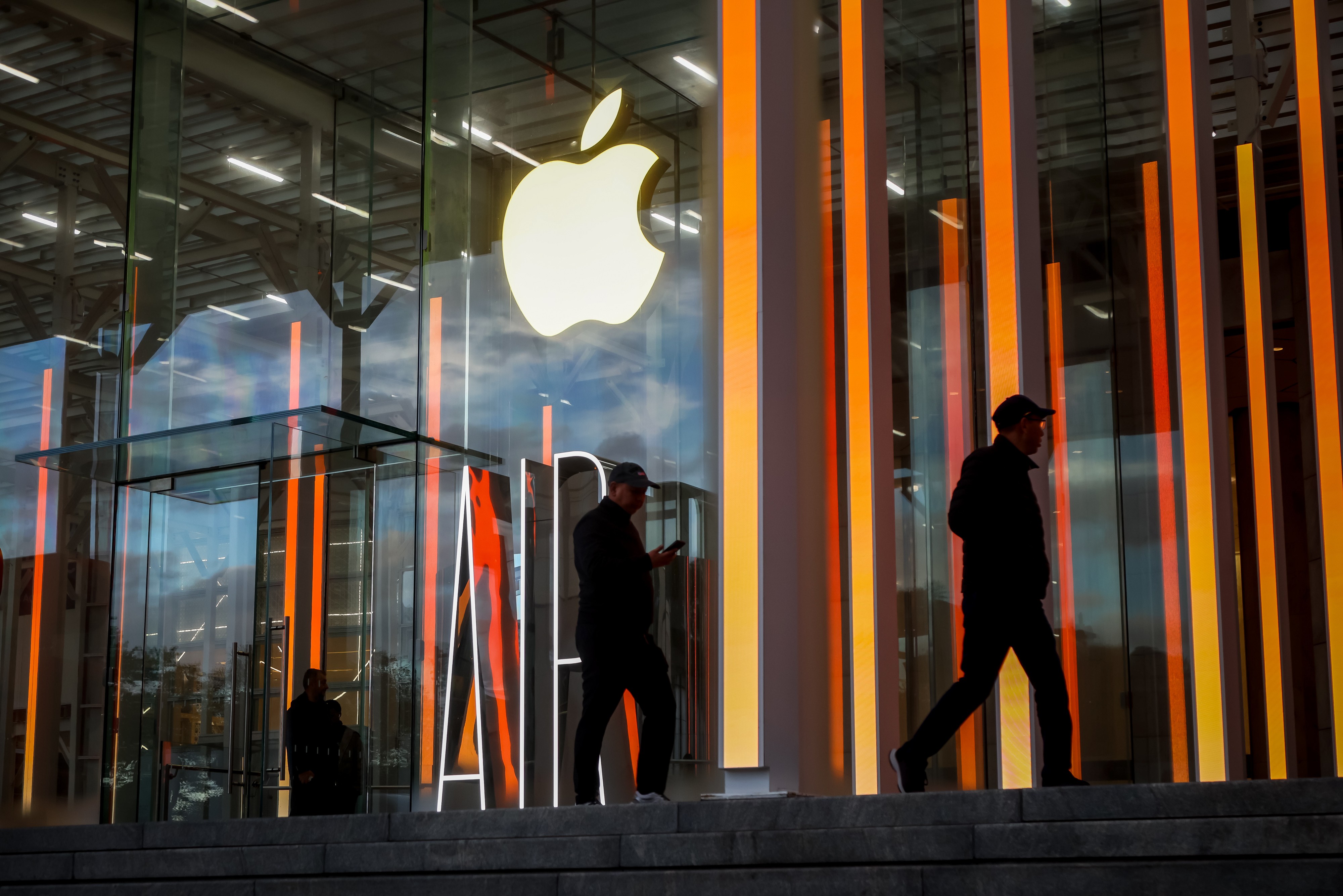 Receita da Apple supera previsões, mas vendas na China e em serviços frustram mercado - QTU Questões do Universo