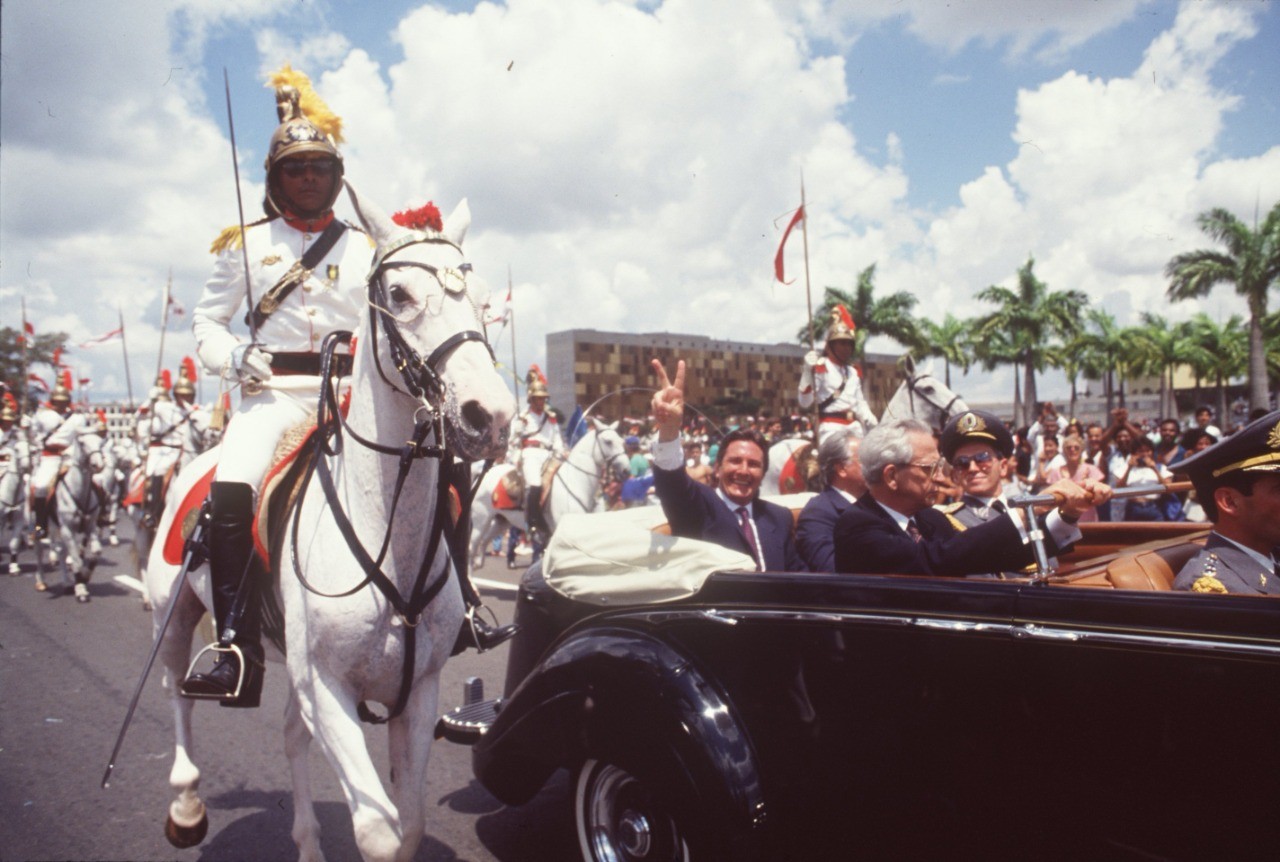 Fernando Collor na cerimônia de posse, em 1990 — Foto: Marcelo Carnaval