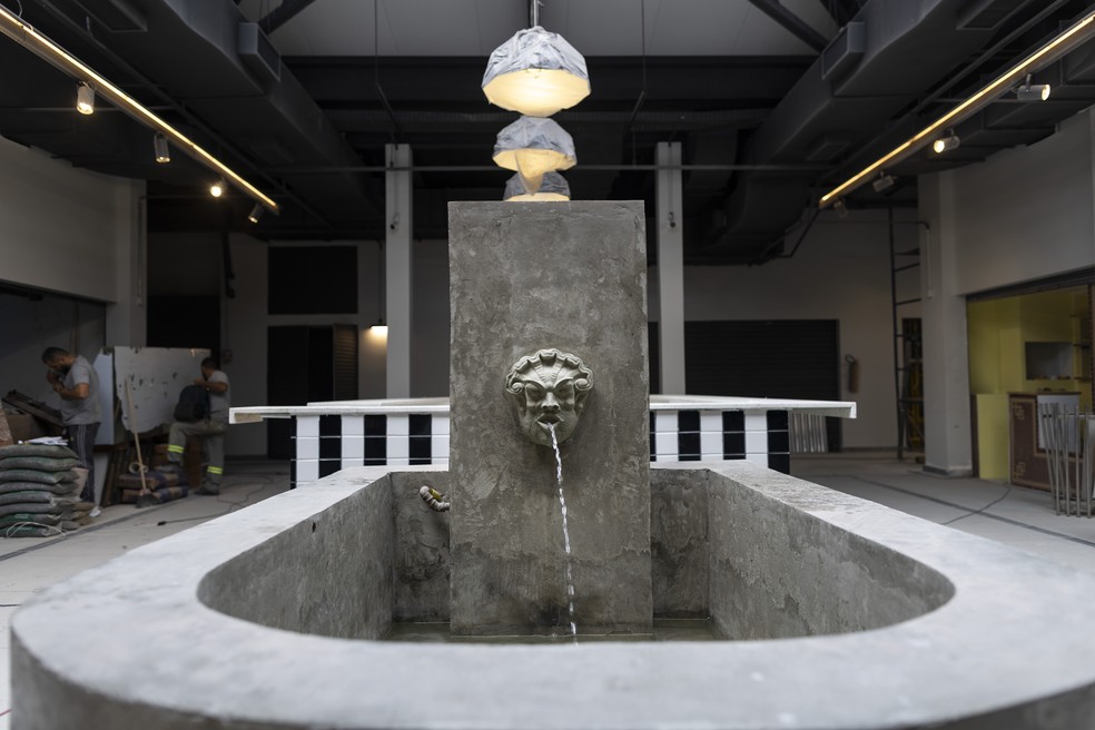 Fonte, no interior do Mercado São José, foi restaurada — Foto: Márcia Foletto/ Agência O GLOBO