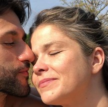 Samara Felippo vive uma relação aberta com o ator Elídio Sanna há cerca de oito anos, e ambos falam publicamente sobre o tema em suas redes — Foto: Reprodução/Instagram