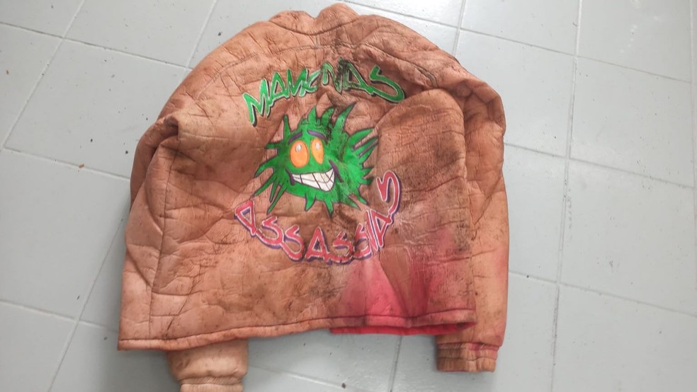 Jaqueta com símbolo da banda foi encontrada intacta em caixão de Dinho — Foto: Jorge Santana | Arquivo pessoal