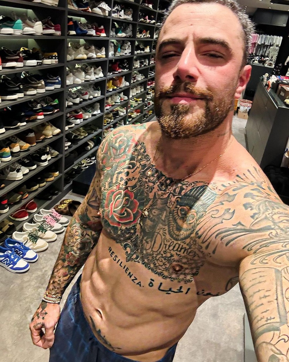 Felipe Titto tem closet enorme só para seus tênis — Foto: Reprodução/Instagram