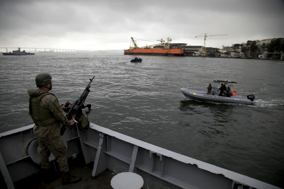 Fuzileiros em demonstração em Navio da Marinha para operação durante cúpula dos Brics — Foto: Fabiano Rocha