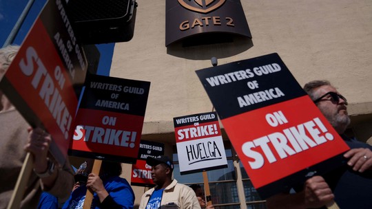 Roteiristas e estúdios de Hollywood chegam a acordo que pode dar fim à greve do setor