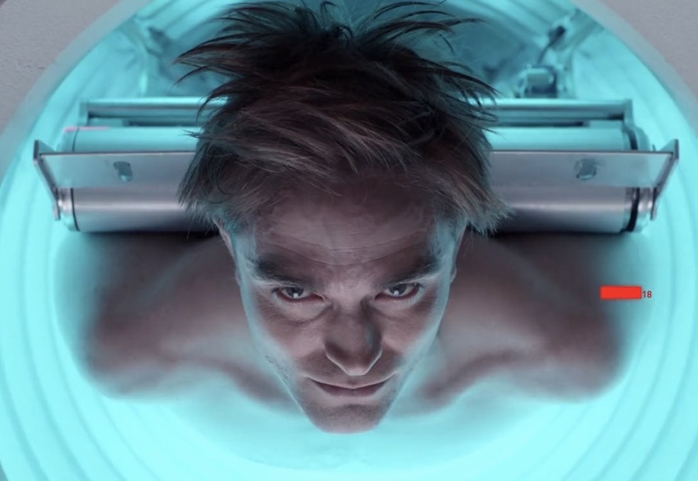 Robert Pattinson em cena de 'Mickey 17' — Foto: Divulgação