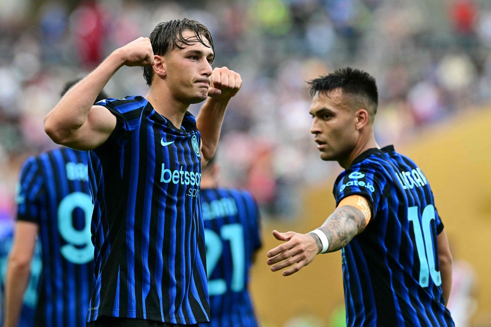Esposito e Lautaro fizeram grande jogo juntos — Foto: Pablo PORCIUNCULA / AFP