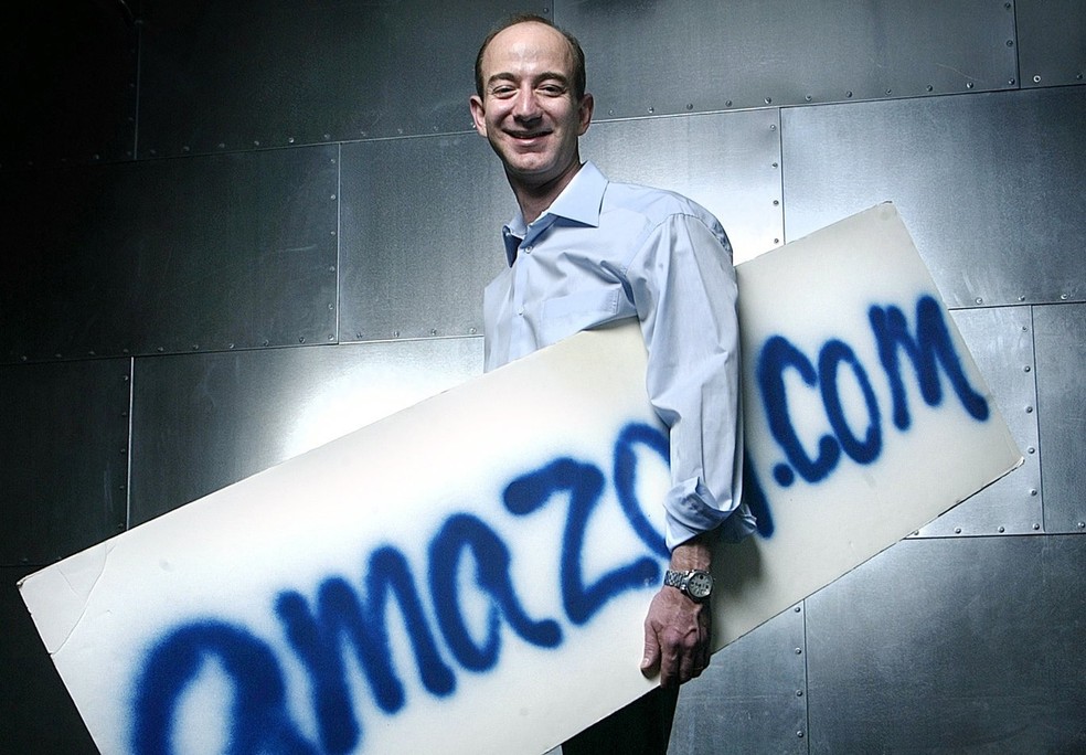 Jeff Bezos, Fundador, CEO E, President DA Amazon.com, EM 2004. — Foto: AP Photo/Andy Rogers)