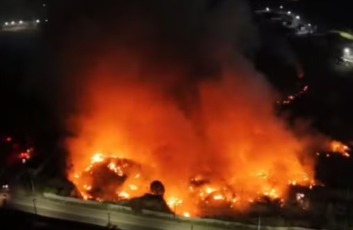 Incêndio atinge lixão privado em Manaus e fogo segue ativo após 18h