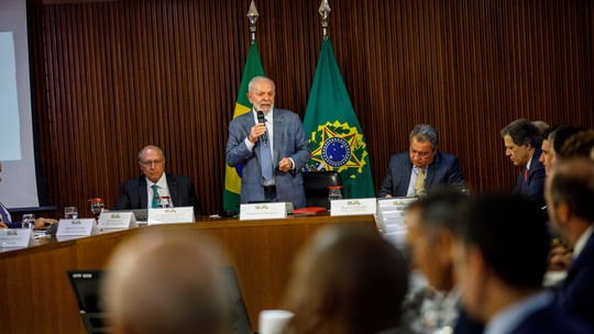 Reunião de Lula com ministros sobre RS teve críticas a Eduardo Leite, preocupação com segurança e cobrança por ações