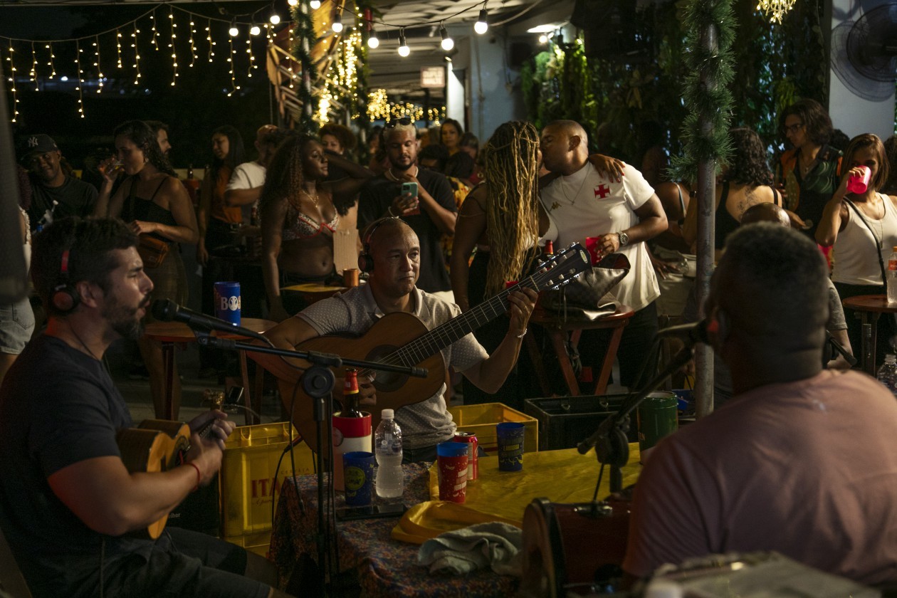 Morro do Pinto, no Santo Cristo, vira point com bares, rodas de samba ...