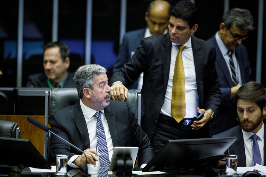 Votação do arcabouço fiscal na Câmara de Deputados. Na foto, Arthur Lira e relator Claudio Cajado