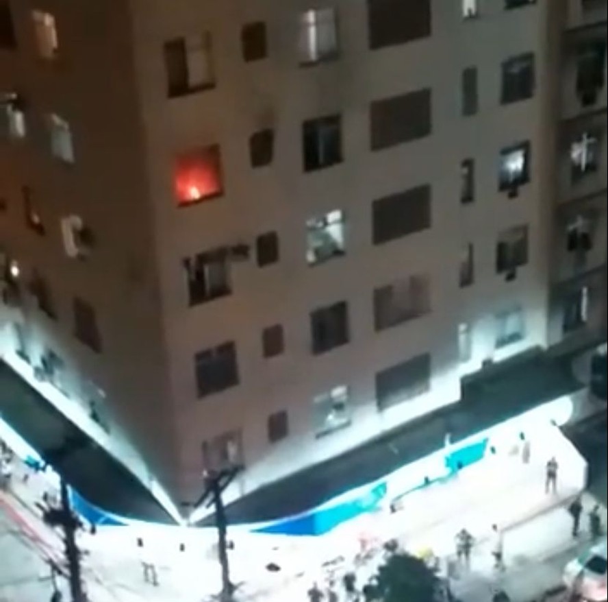 Homem esfaqueou os pais e ateou fogo em apartamento em Niterói