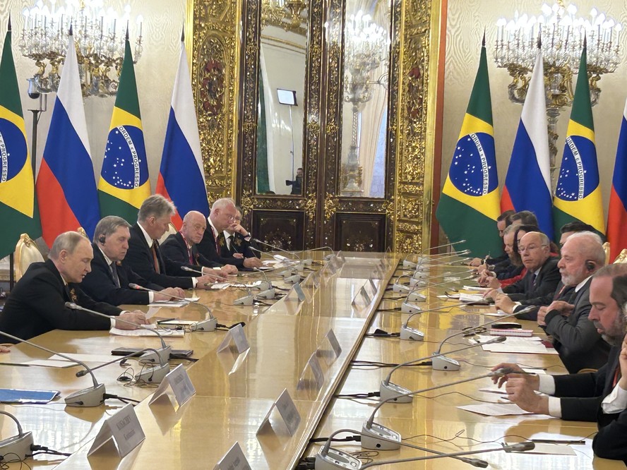 Na Rússia, Lula encontra Putin em comemorações de 80 anos da vitória soviética na Segunda Guerra e crítica Trump