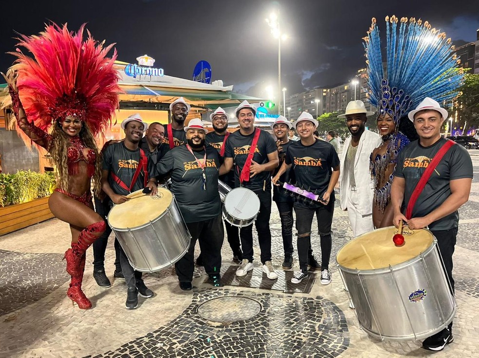 Clássico Beach Club. Quiosque no Leme terá passistas e muito samba para festejar a virada — Foto: Divulgação