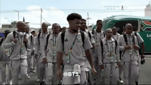 Dancinha da África do Sul na chegada ao estádio viraliza nas