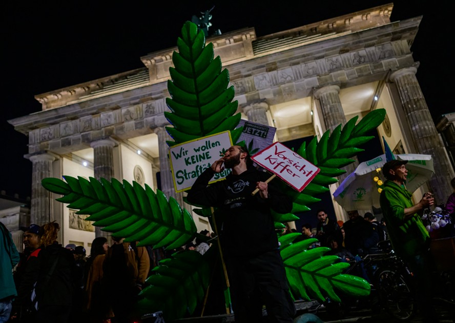 Uso recreativo da maconha passa a ser legalizado na Alemanha