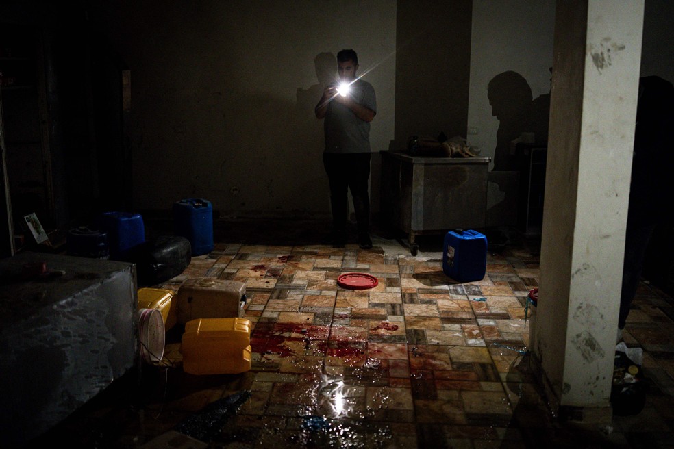 Sangue no piso do local em que os palestinos foram mortos por soldados israelenses em Jenin — Foto: John Wessels/AFP