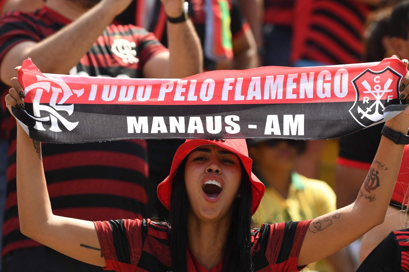 Torcedora do Flamengo viajou de Manaus para a final — Foto: Luis Acosta/AFP