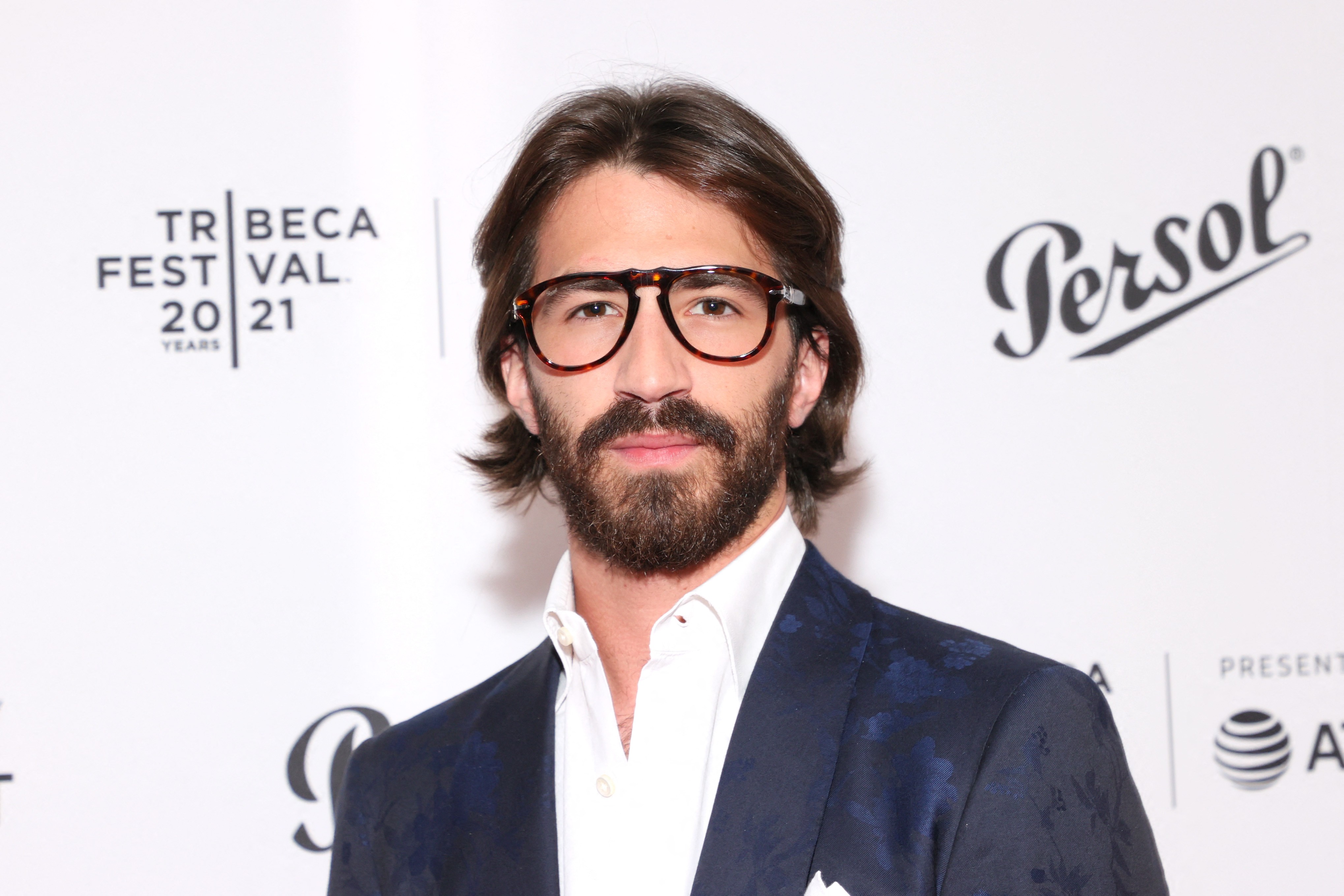 Filho do fundador da Ray-Ban deixa  cargo após disputa sucessória - QTU Questões do Universo