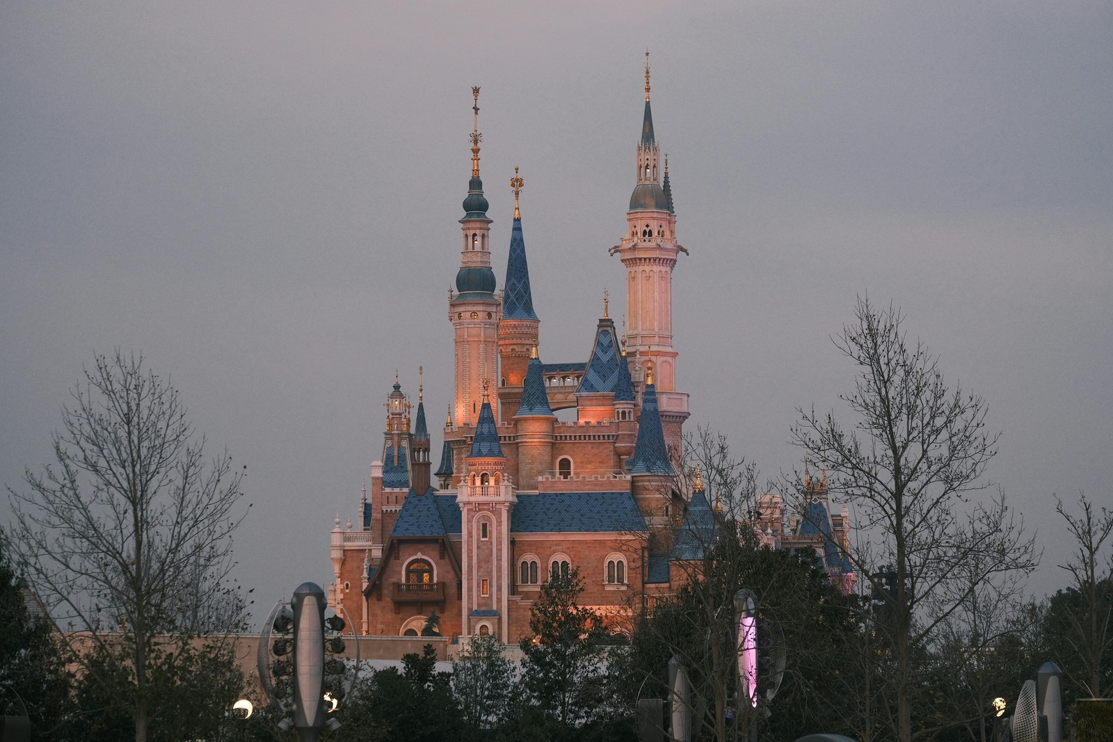 Shanghai Disneyland (Shanghai, China) – A modern park with dedicated areas and cutting-edge technology. 14.7 million. — Photo: Pexels
