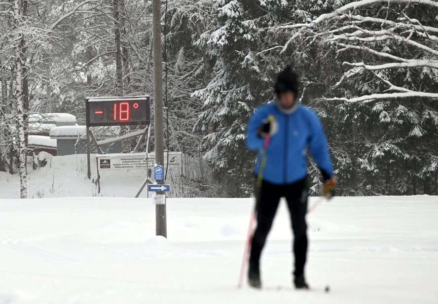 Termômetro de parque de esqui na Finlândia marca 18 graus negativos