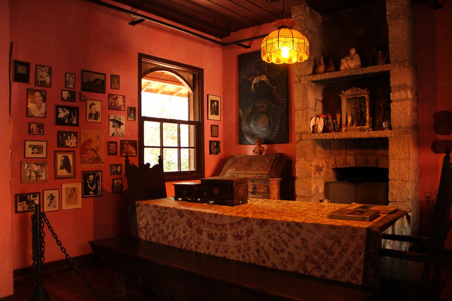 Interior da Casa do Sol, sede do Instituto Hilda Hilst, em Campinas