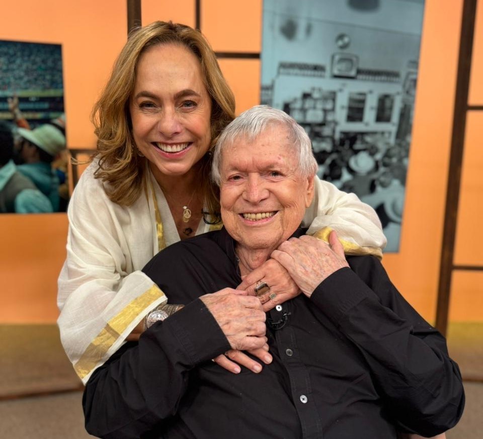 Boni participa de edição especial do 'Sem censura' em comemoração aos 76 anos da TV brasileira