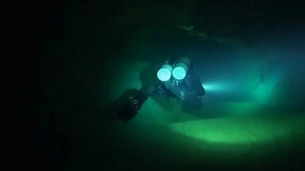 Principais hipóteses de por que os cinco mergulhadores italianos morreram  na caverna submarina das Maldivas