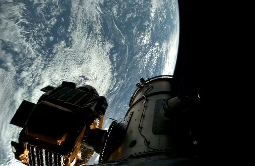 O satélite permanecerá em órbita geoestacionária por 300 anos ou mais, dependendo da resistência de seus materiais — Foto: Divulgação