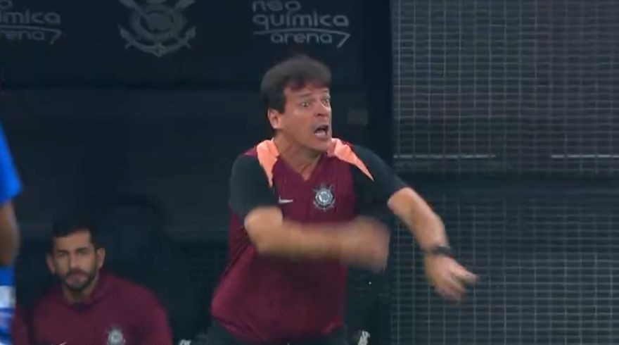 Discussão acalorada entre Diniz e Gabriel Paulista no Corinthians x Barra gera repercussão