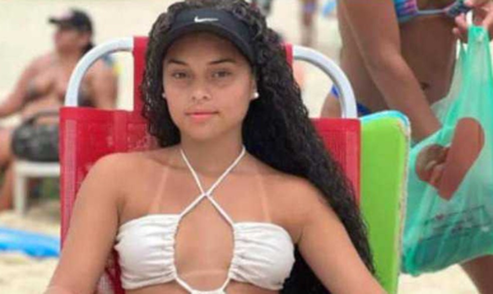 O corpo de Marcelle Julia Araújo da Silva foi visto por algumas pessoas, que acionaram a PM — Foto: Reprodução