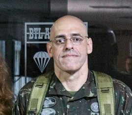 Exército abre investigação sobre morte de coronel durante salto de paraquedas em GO