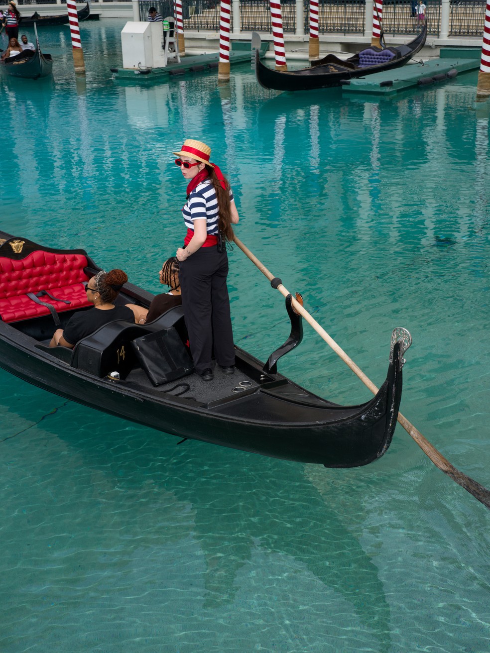 Uma gôndola usada por turistas no hotel Venetian, em Las Vegas — Foto: Tag Christof/The New York Times