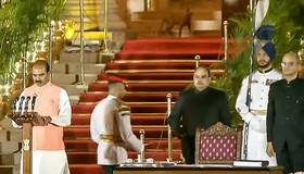 Vídeo: animal misterioso invade cerimônia de juramento do primeiro-ministro na Índia