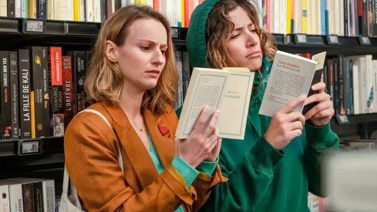 Série francesa da Netflix, 'Detox' satiriza a experiência de duas jovens em jejum digital