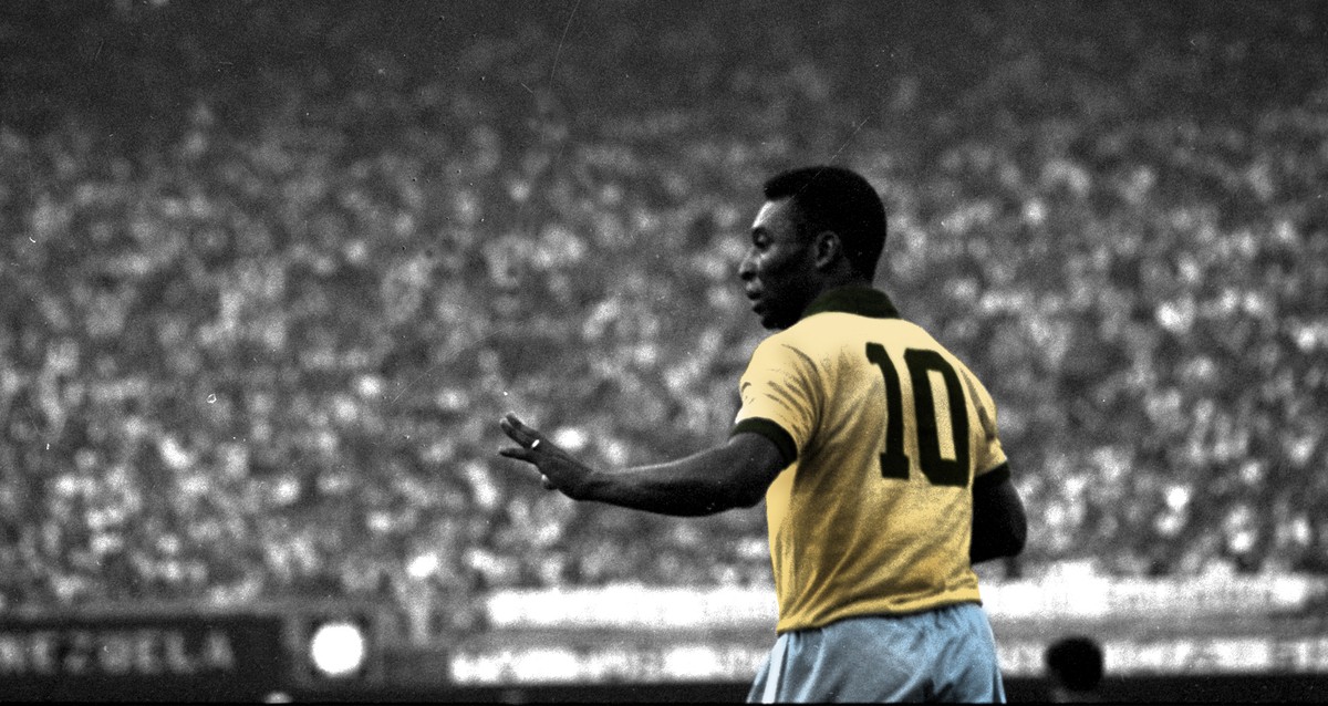 O legado de Pelé: o maior jogador de futebol de todos os tempos; veja  trajetória, fotos e gols - Jogada - Diário do Nordeste