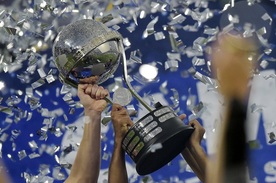 O troféu da Copa Sul-Americana