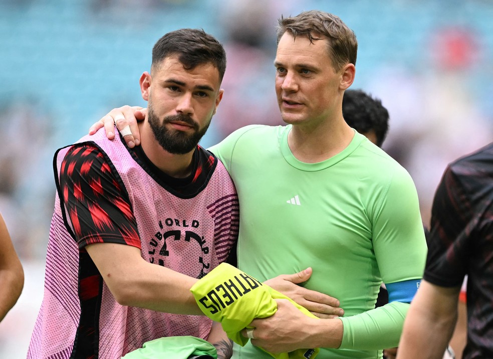 Neuer fez uma defesa importante contra o Flamengo — Foto: PATRICIA DE MELO MOREIRA / AFP